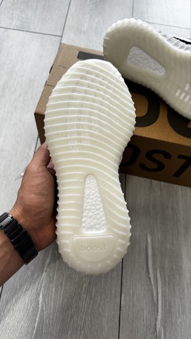 Yeezy 350 V2 – modele disponibile