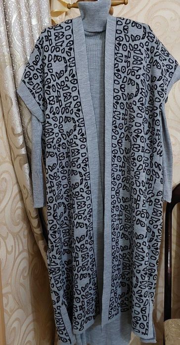 Женская одежда.
Двойка вязоние. Размер стандард.   Примерно 36-42