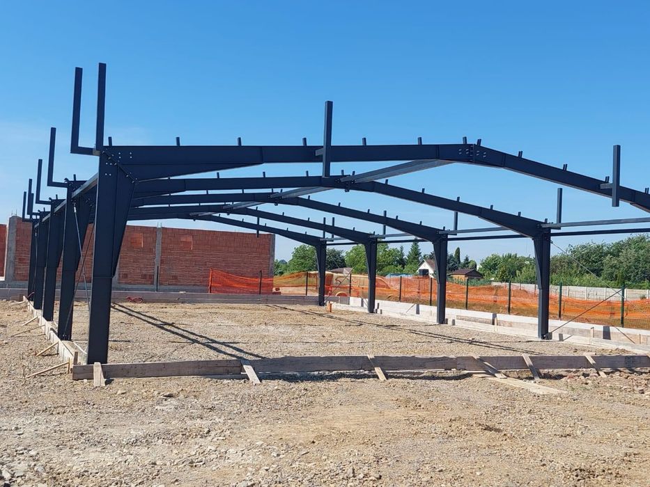 Vand hala metalica cu panouri sandwich 400mp oferi si montaj