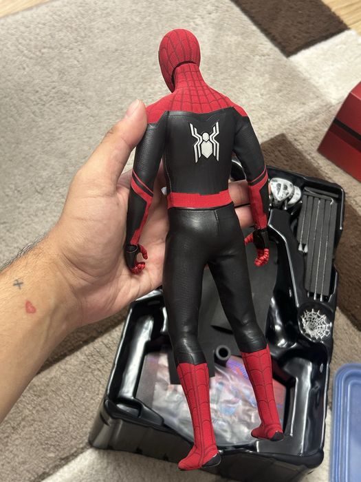 Hot toys spider-man upgraded suit far from home