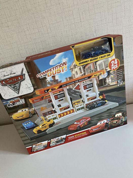 Бензиностанция с път и кола Макуин, McQueen