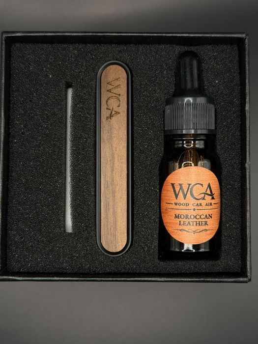 WCA Wood Car Air – Odorizant Auto Premium din Lemn | Reîncărcabil | 4 Arome La Alegere