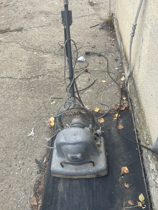 Mașină electrică de șlefuit parchet profesionala cu banda abrazivă.