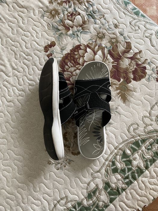 Продам красовки женские.