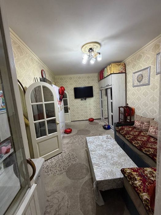 Чиланзар 10.  Продажа. 2 х комнатная. Срочно