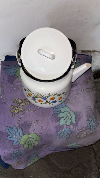 Продам эмалированные кастрюли, таз чайник