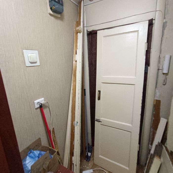 Даром на дрова демонтированная дверь