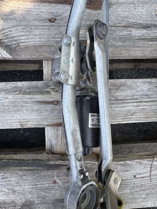 Моторче с рамене за чистачки BMW E90 E91