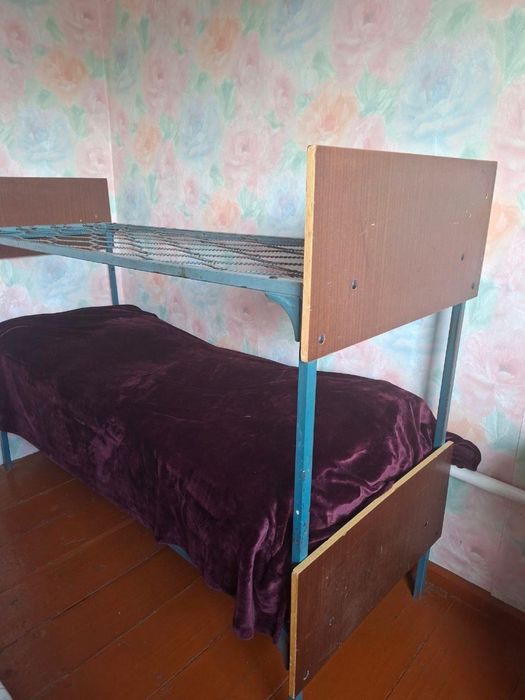 Кровать 2-ух яростную