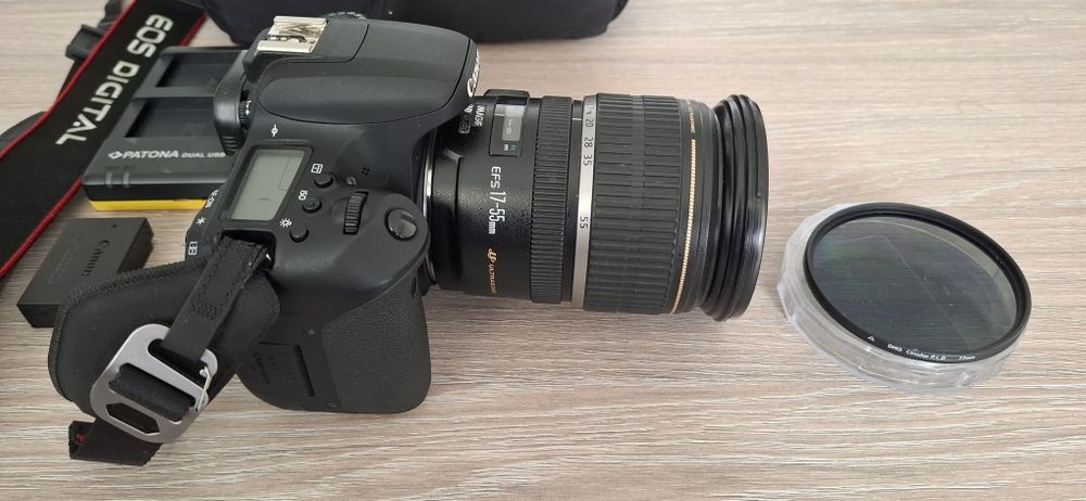 Canon 77D +  canon efs  17-55mm f 2.8