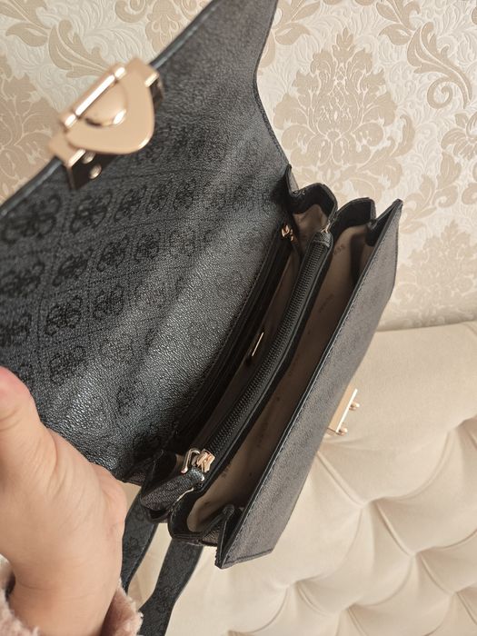 Оригинална чанта guess