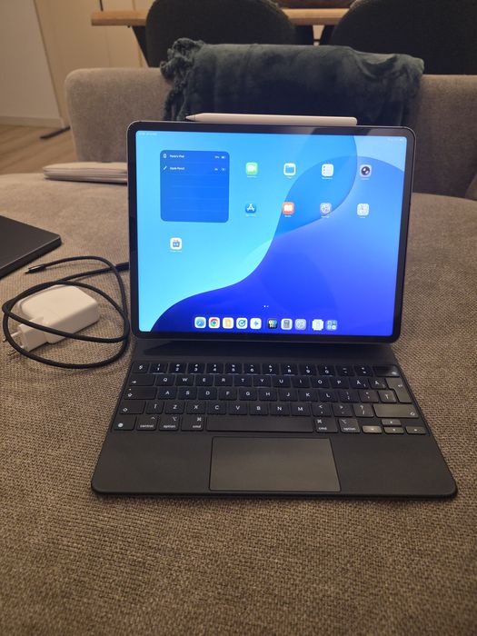 iPad Pro 12.9 inch 6th gen Cellular+WiFi 256GB Tastatura și Pencil