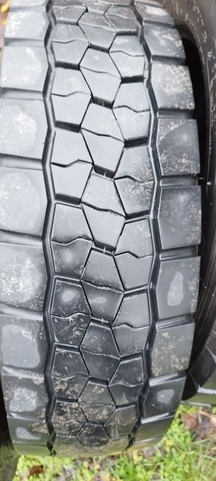 Гуми за камион BRIDGESTONE 215/75 R 17,5  4 броя.