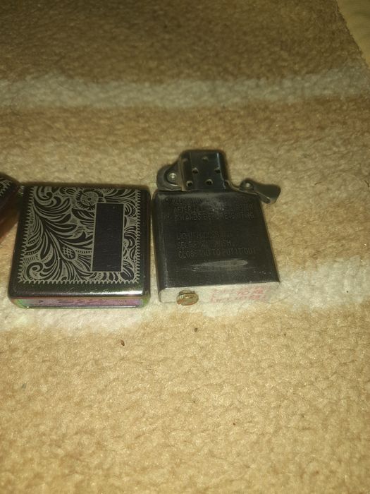 Se vinde bricheta Zippo