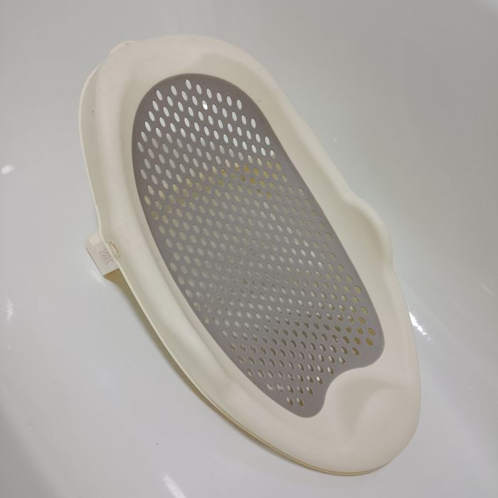 Подставка - горка для купания малыша