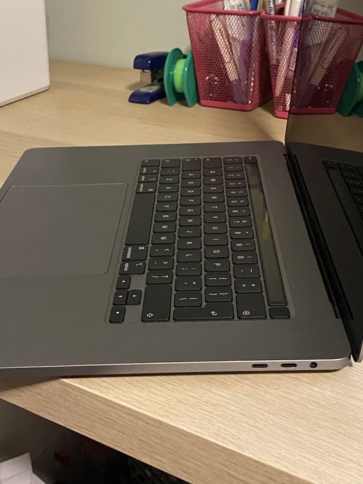 MacBook Pro 16 inch,2019,procesor Intel Core  i7,16GB, 512GB SSD