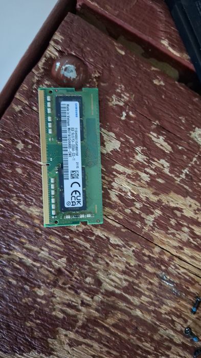 Vand ram 8 gb 3200 mhz si ssd 512 gb