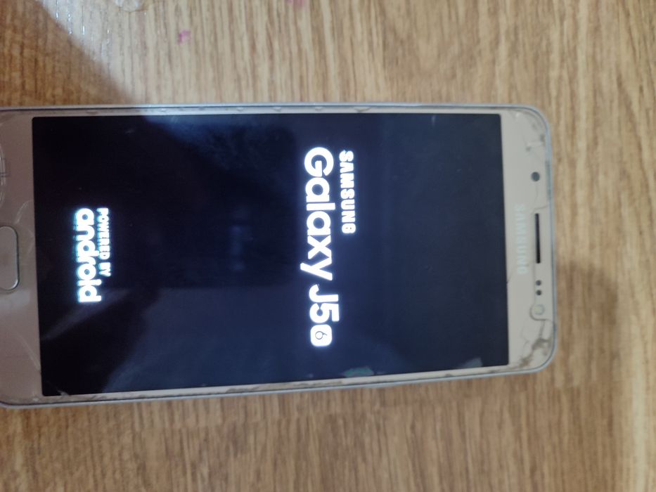 Продам Самсунг J5