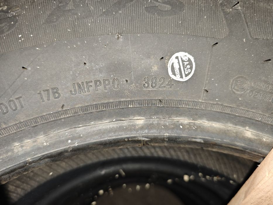 Cauciucuri iarnă GRENLANDER nefolosite 215/65/R17 99T