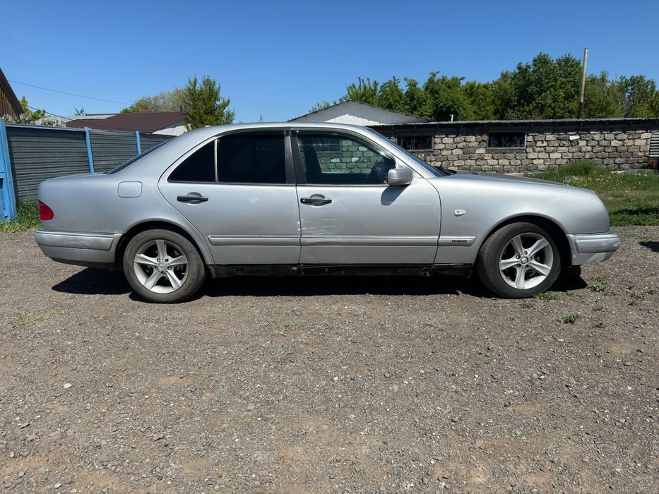 Продается Mercedes-Benz E230