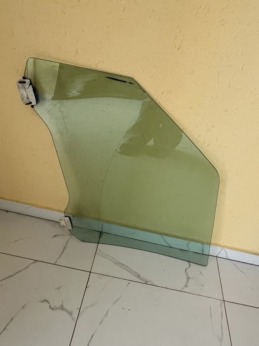 Стекло на Land Rover