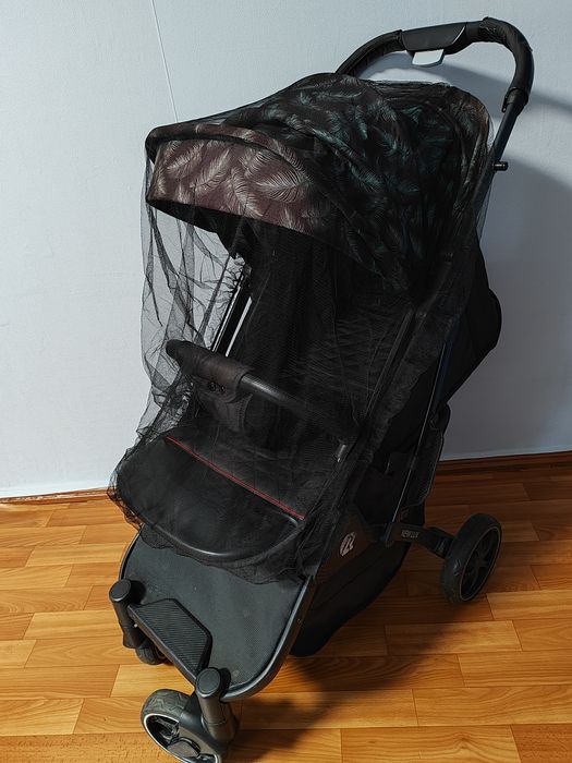 Продаю прогулочную коляску