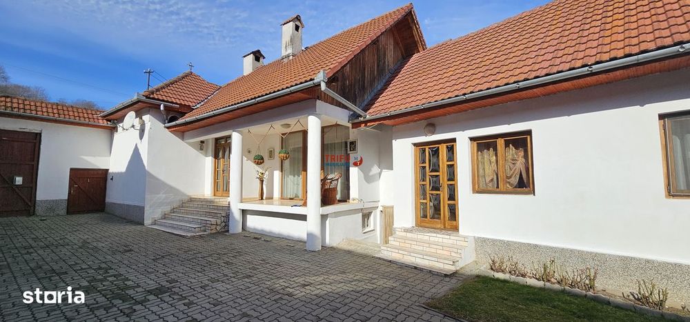 Casa de vanzare pretabila 2 familii in Pianu de Sus
