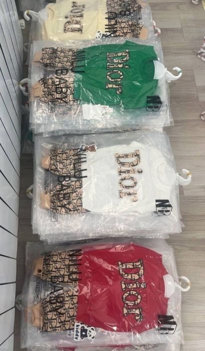 Assalomu alaykum bolalar kiyimi juda chiroyli yangi upakofka