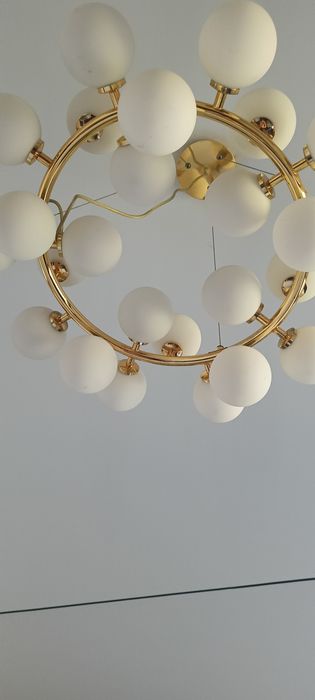 Продам потолочную люстру бу