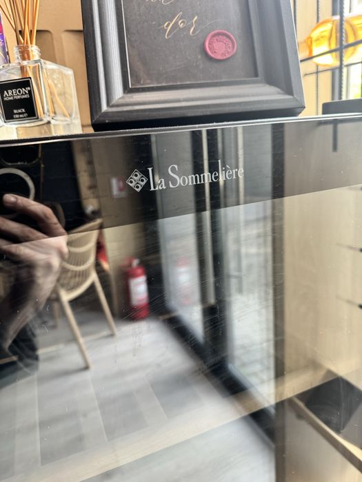 Frigider vinuri la Sommeliere SLS90DZ
