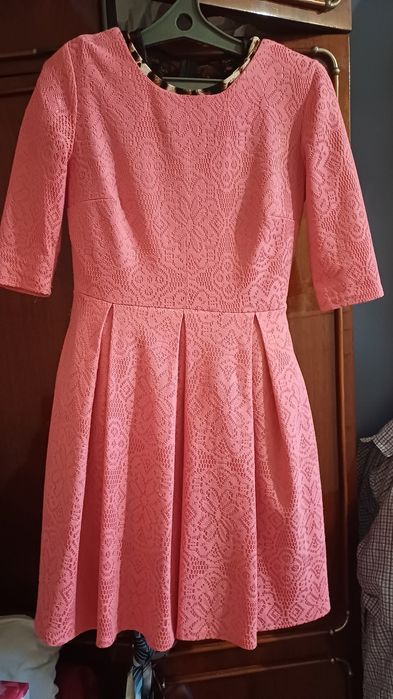 Продам платья. На стройных девушек.