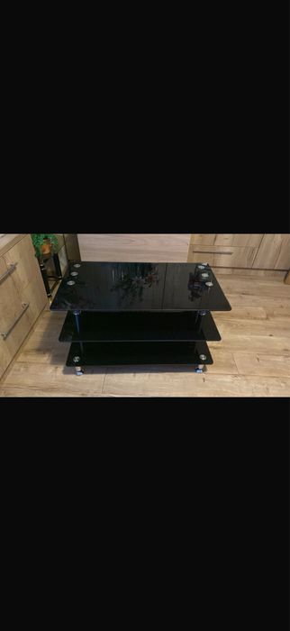 Masă TV din sticlă neagră, 90x50x55 cm, cu 3 rafturi și roți