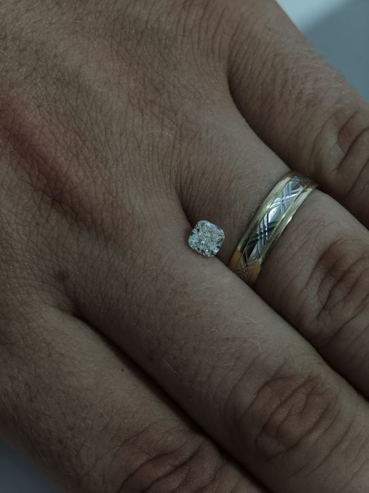Diamant Natural 0.72 Ct | Claritate VVS1 | Certificat GIA