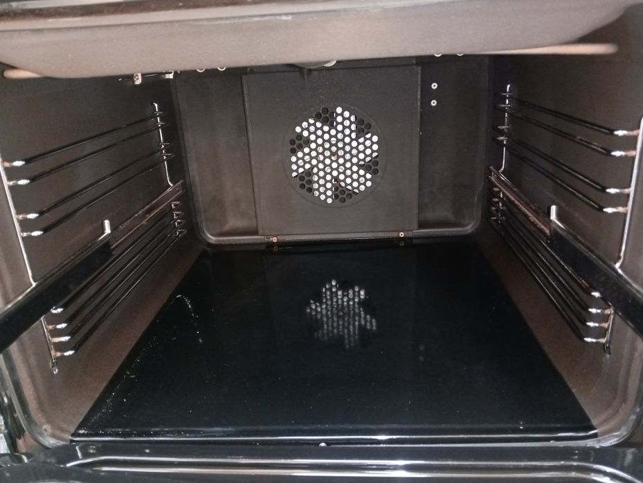 Свободно стояща печка с керамичен плот VOSS Electrolux 2 год.Гаранциия