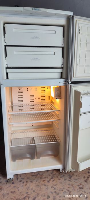 Холодильник Бирюса