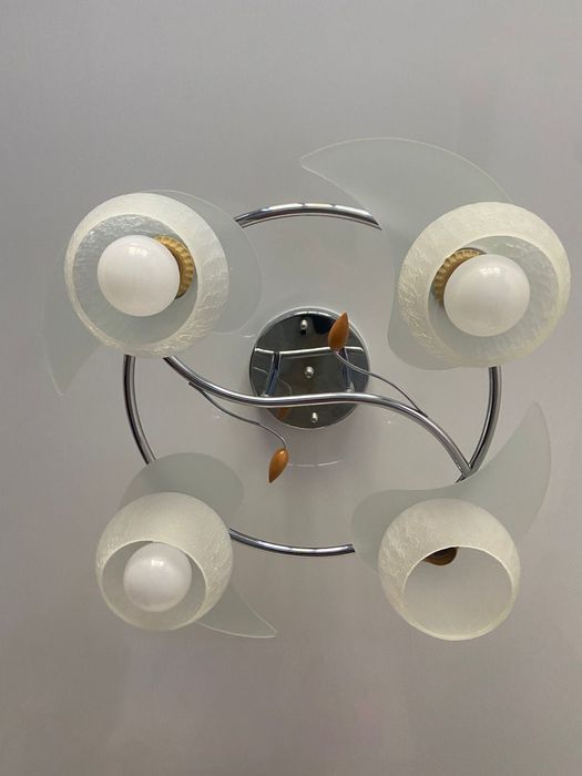 Продам люстру для комнаты