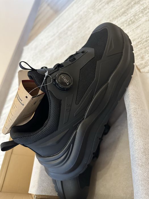 Мужская кроссовка размер-44