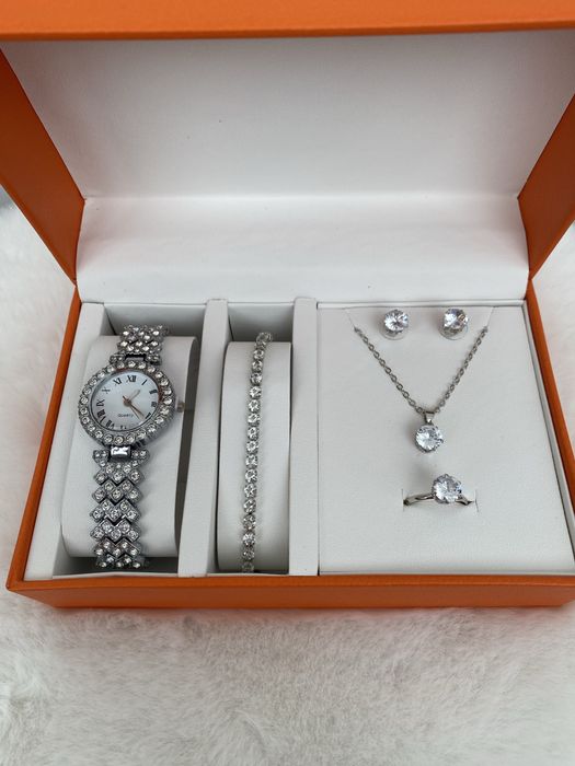 Комплекты украшений