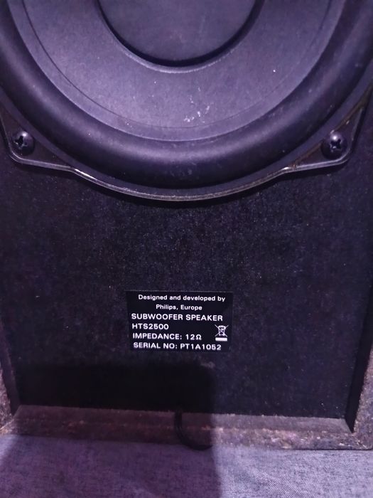 Subwoofer nou foarte funcțional folosit de 2 ori