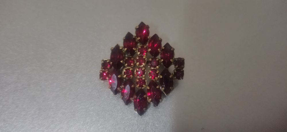 Продается брошка из рубинов , брошь полукруглая , корона для невест