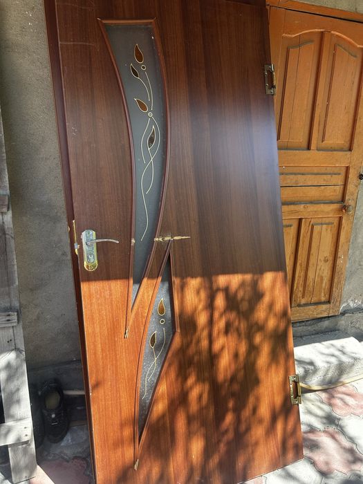 Продам три двери