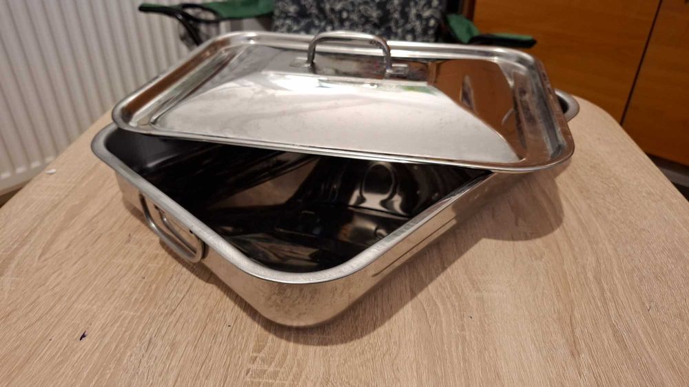 Particular! Tavă cu capac din inox, made in Italy