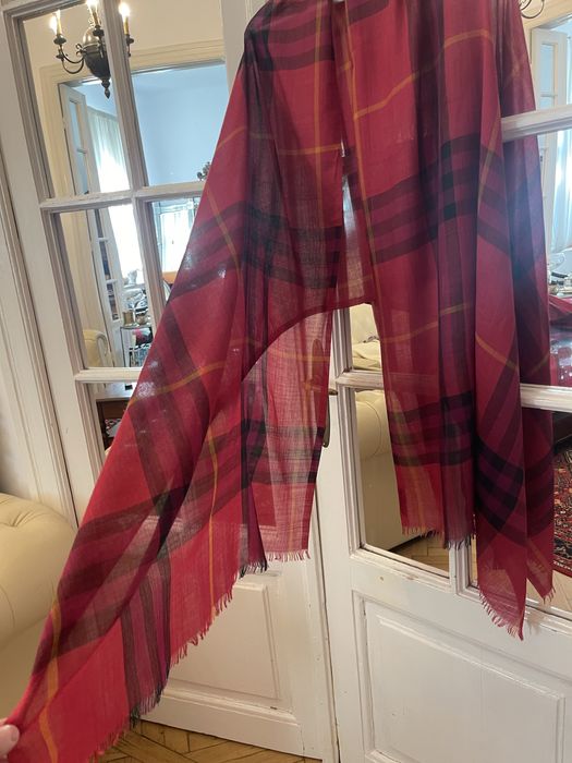 Eșarfă Burberry superba originala