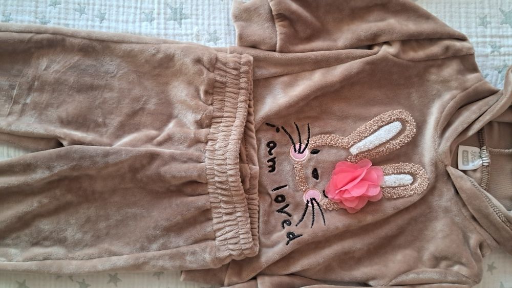 Продаются красивые костюмчики .