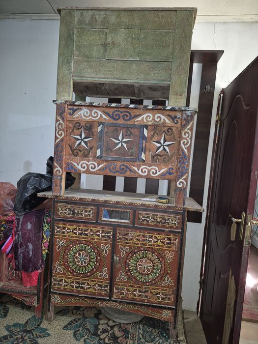 Қол өнер сатылады