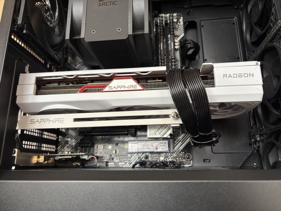 PC Gaming Ryzen 7 5800X 32GB RAM 7800 XT 16GB In Garanție 2 ani