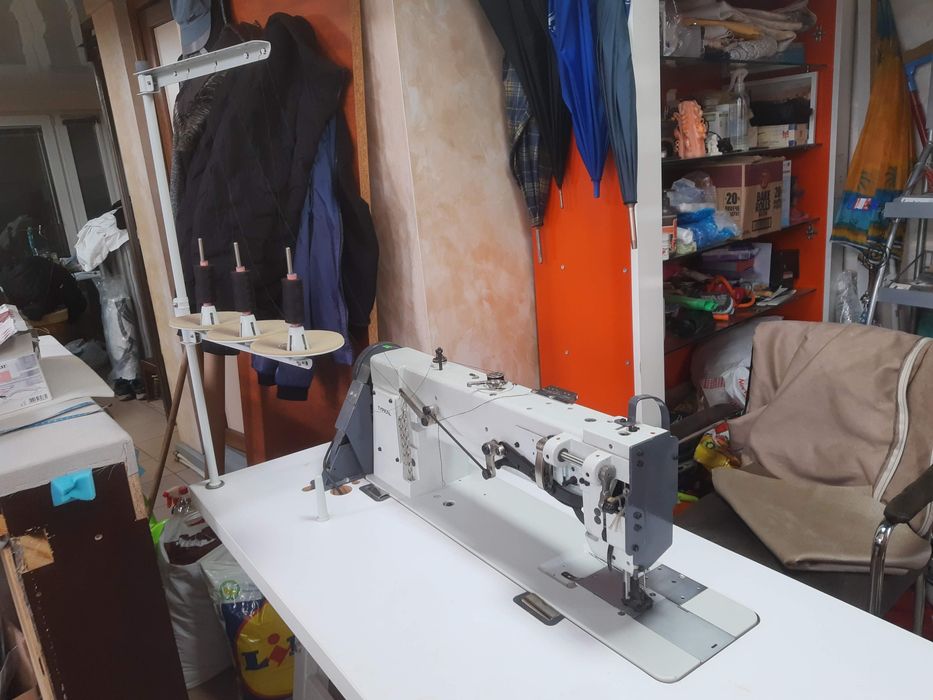 Продавам провесионална шевна машина двуигловка шевна машина