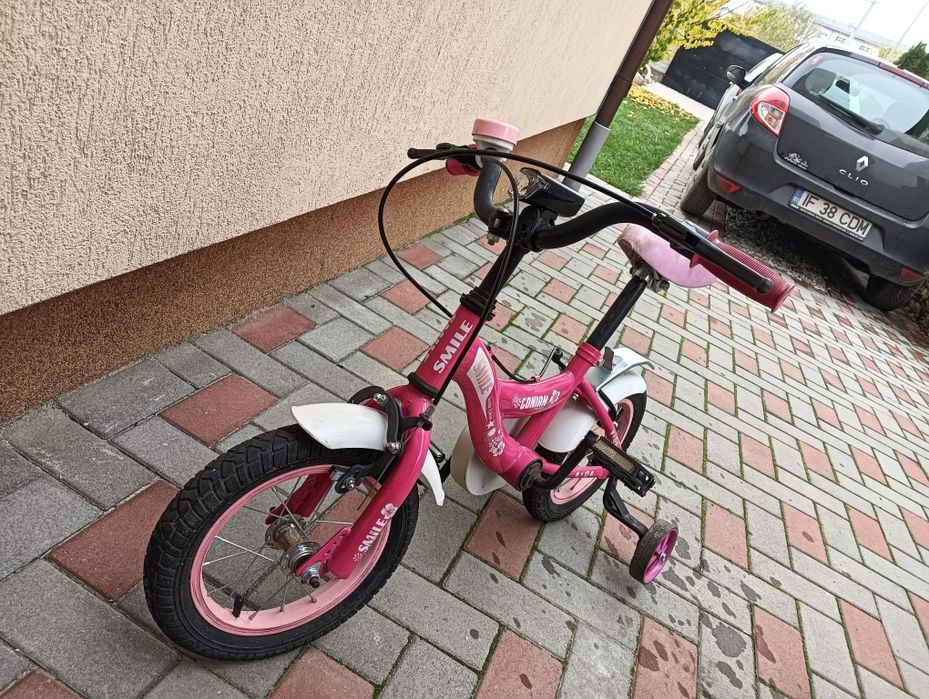 Vând bicicleta pentru copii roz