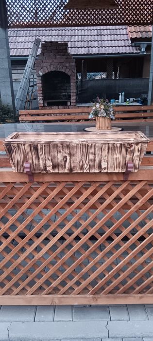 ghiveci de flori,gard ornamental din lemn