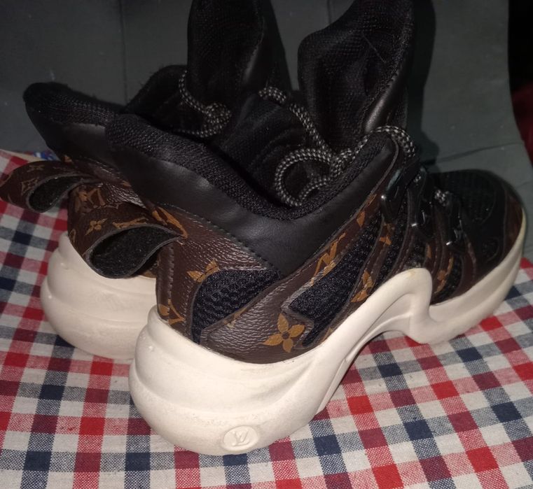 Продам женские кроссовки Luis Vuitton